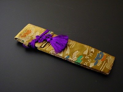 お剃刀（かみそり）（高級品）(高級正絹房付き)専用の金襴製袋の画像