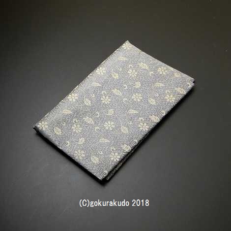 数珠袋 古渡り緞子 両袋珠入れ(中)8番 沙綾草花蔓 ビニールカバー付ハーフサイズの画像