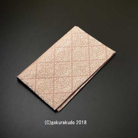 数珠袋 古渡り緞子 両袋珠入れ(中)10番 菱鳳凰・ピンク ビニールカバー付ハーフサイズの画像