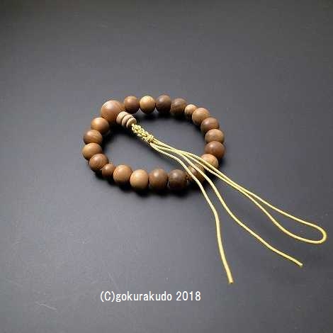 数珠ブレス 主玉10mm 総白檀 紐房仕立ての画像