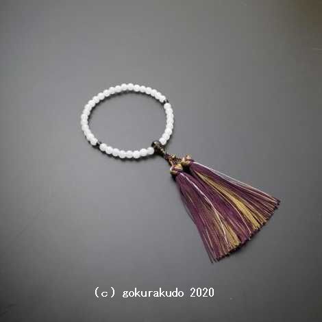 数珠 女性用 主玉ホワイトオニキス7mm玉 茶水晶仕立 花かがり正絹房の画像