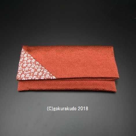 ちりめん桜小紋数珠入　エンジ（赤茶系の朱色） の画像