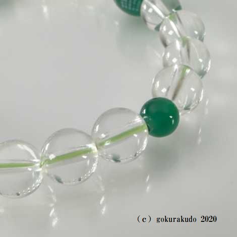 数珠ブレス 親・2天クリソーメノウ(親玉に般若心経彫り入り)、主玉透明水晶8mm、緑ゴム通し画像