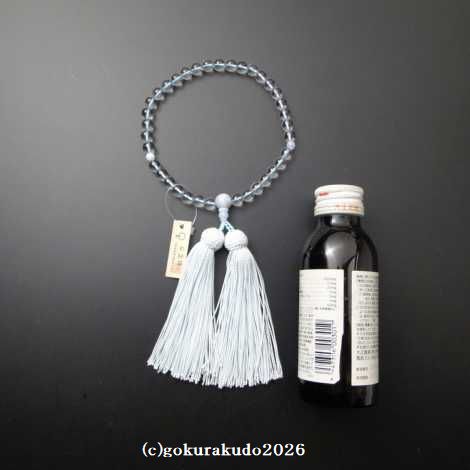 数珠 女性用 主玉透明水晶7mm、(親・２天・ボサ)カルセドニー入り 正絹頭付房（水色）の画像