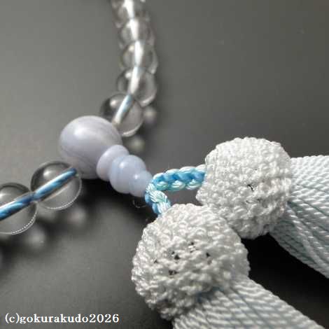 数珠 女性用 主玉透明水晶7mm、(親・２天・ボサ)カルセドニー入り 正絹頭付房（水色）の画像