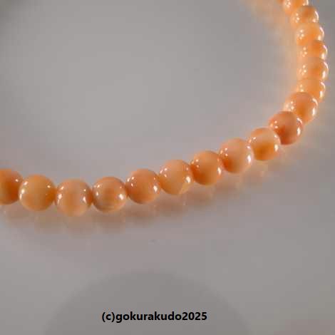 数珠　女性用　主玉は深海珊瑚Bカラー、親・２天・ぼさは白珊瑚、正絹頭付き房灰桜色-(H)の画像