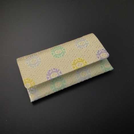 正絹２つ折り数珠入れ 白っぽい金茶地G-nh2の画像