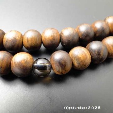 数珠 日蓮宗・法華宗 主玉(おもだま)栴檀、 (親・四天・つゆ)茶水晶、尺2 鉄紺色利休房の画像