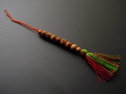 携帯ストラップ 白檀 御数珠ストラップ（赤紐）（妙法） の画像