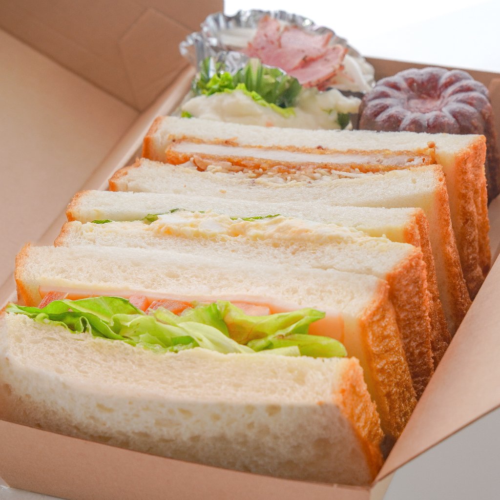 デラックスとんかつサンドBOXの画像