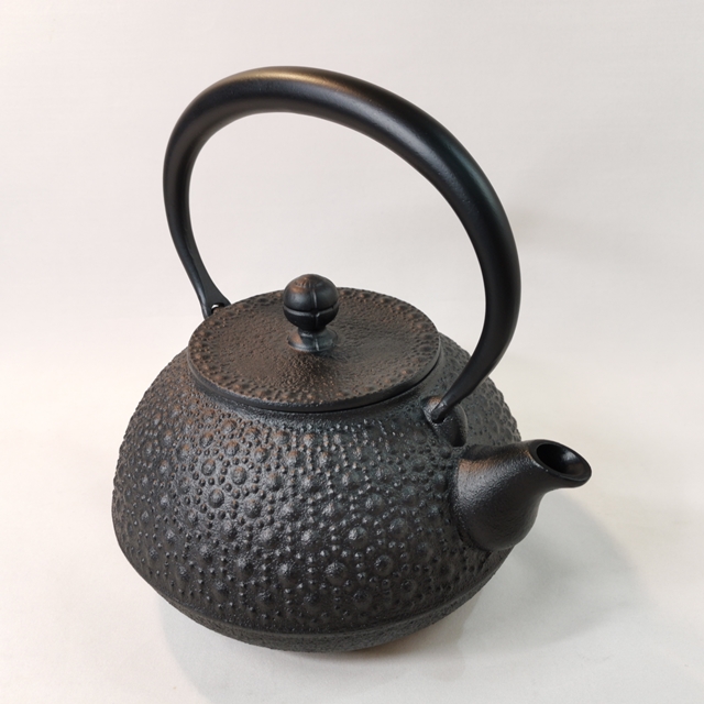 岩鋳　南部鐵器　鉄瓶 9型平丸亀甲　黒焼付の画像