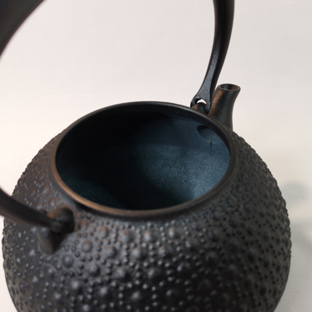 岩鋳　南部鐵器　鉄瓶 9型平丸亀甲　黒焼付の画像