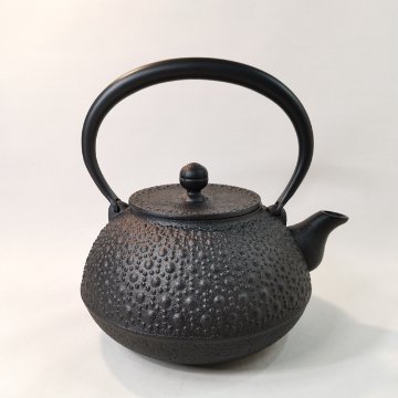 岩鋳　南部鐵器　鉄瓶 9型平丸亀甲　黒焼付の画像