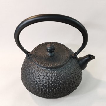 岩鋳　南部鐵器　鉄瓶 9型平丸亀甲　黒焼付の画像