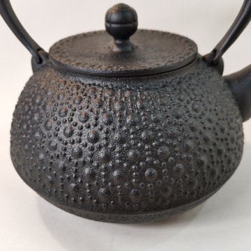 岩鋳　南部鐵器　鉄瓶 9型平丸亀甲　黒焼付の画像