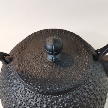 岩鋳　南部鐵器　鉄瓶 9型平丸亀甲　黒焼付の画像