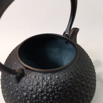 岩鋳　南部鐵器　鉄瓶 9型平丸亀甲　黒焼付の画像