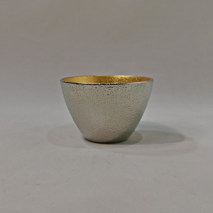 能作　ぐい呑-金箔　錫100％　90ccの画像