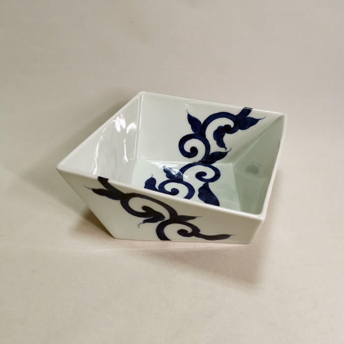 有田 そうた窯　唐草 捻り角鉢の画像