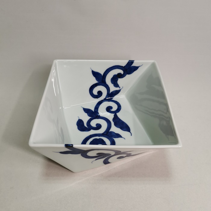 有田 そうた窯　唐草 捻り角鉢の画像
