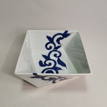 有田 そうた窯　唐草 捻り角鉢の画像