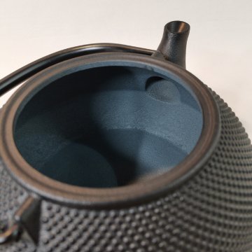 岩鋳　南部鐵器　鉄瓶 7型アラレ　IH対応　黒焼付　0.9ℓの画像