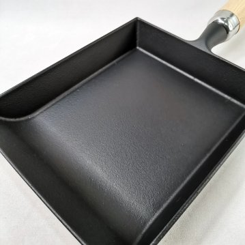 岩鋳　南部鐵器　玉子焼（木柄付）　IH100V200V・ガス直火対応の画像
