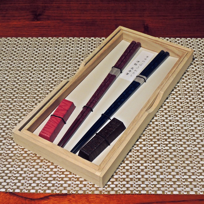 津軽塗 唐塗貝入 夫婦箸・箸置セットの画像