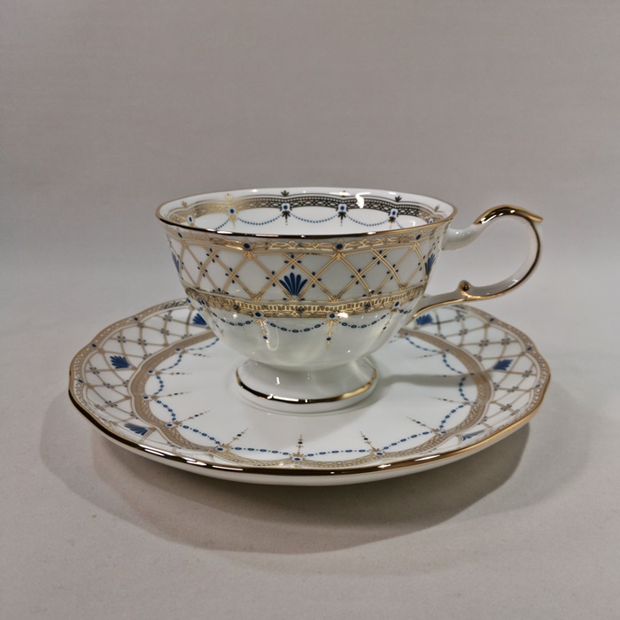 ナルミ　【プリマドンナ】　ティー碗皿（１客）　ボーンチャイナの画像