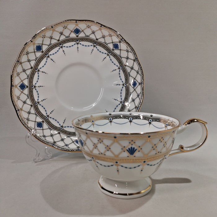 ナルミ　【プリマドンナ】　ティー碗皿（１客）　ボーンチャイナの画像