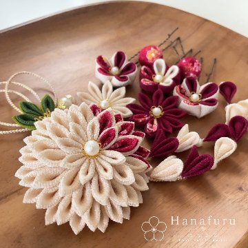 つまみ細工髪飾り ダリア 生成 ぼたん 生成 和柄｜成人式 卒業式 結婚式 和装の画像