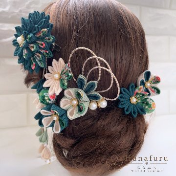 つまみ細工髪飾り ダリア もえぎ（青緑） 生成 和柄｜成人式 卒業式 結婚式 和装の画像
