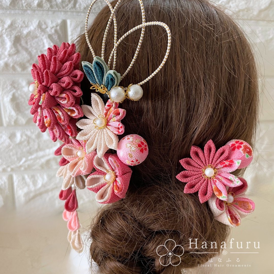 つまみ細工髪飾り ダリア 銀紅（くすみピンク） 生成 和柄｜成人式 卒業式 結婚式 和装の画像