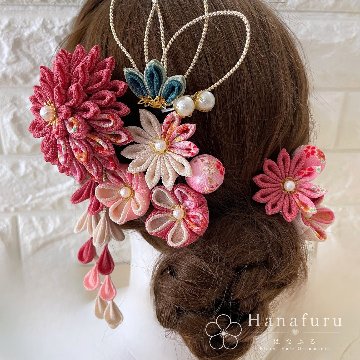 つまみ細工髪飾り ダリア 銀紅（くすみピンク） 生成 和柄｜成人式 卒業式 結婚式 和装の画像