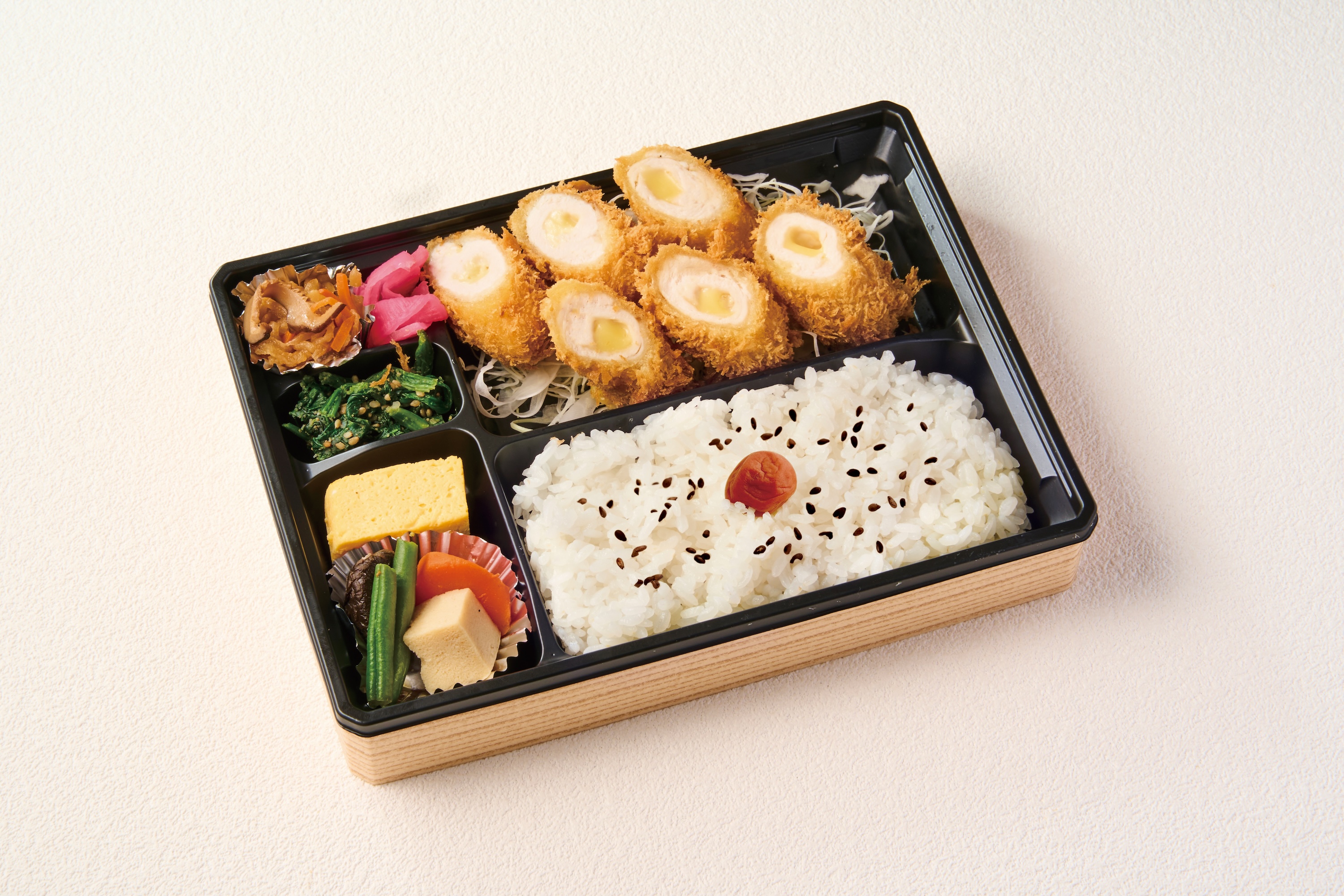 チキンチーズカツ弁当の画像