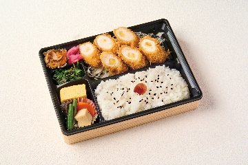 チキンチーズカツ弁当の画像