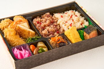 2種ごはんのミックスフライ弁当の画像