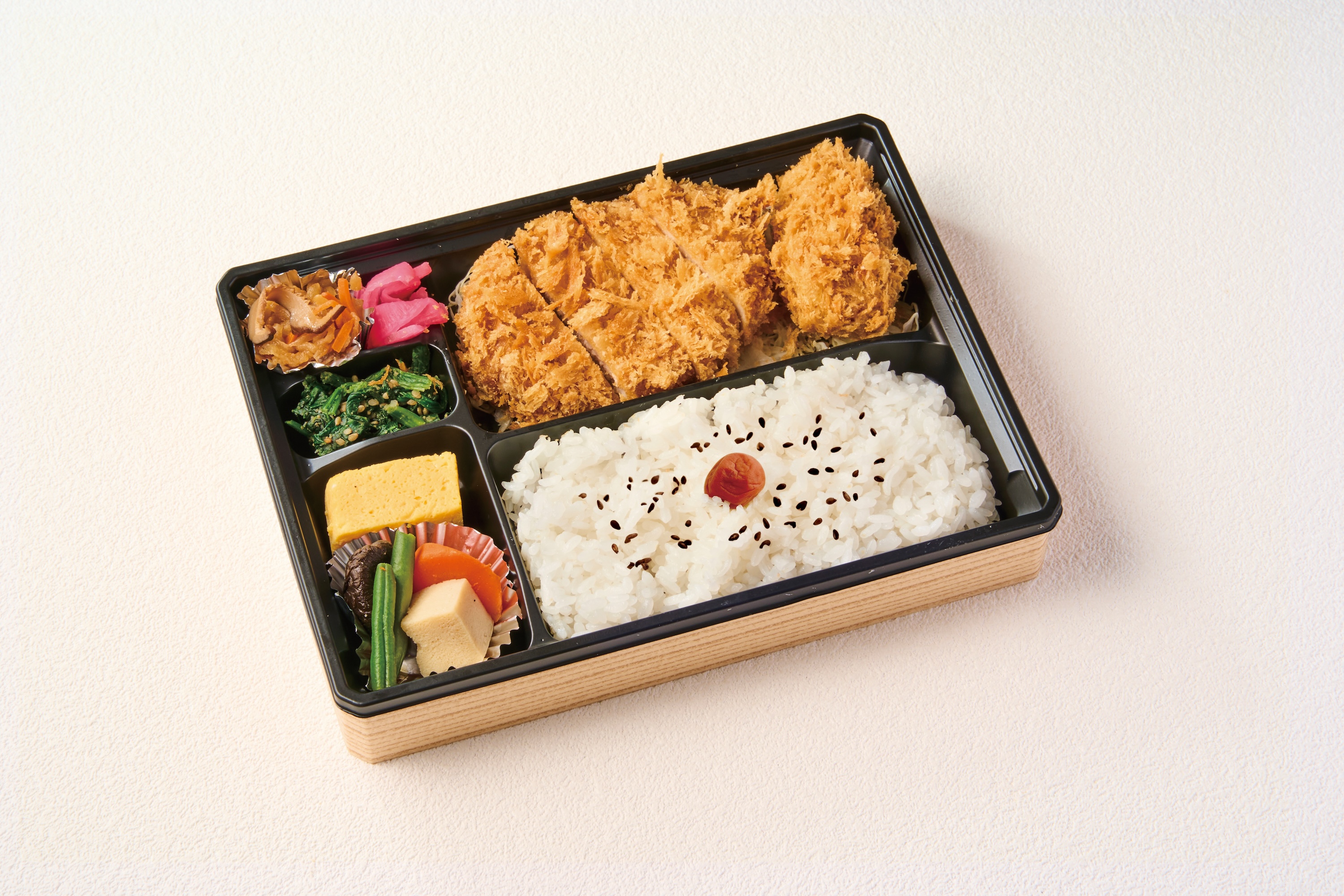 ロースカツとメンチカツ弁当の画像