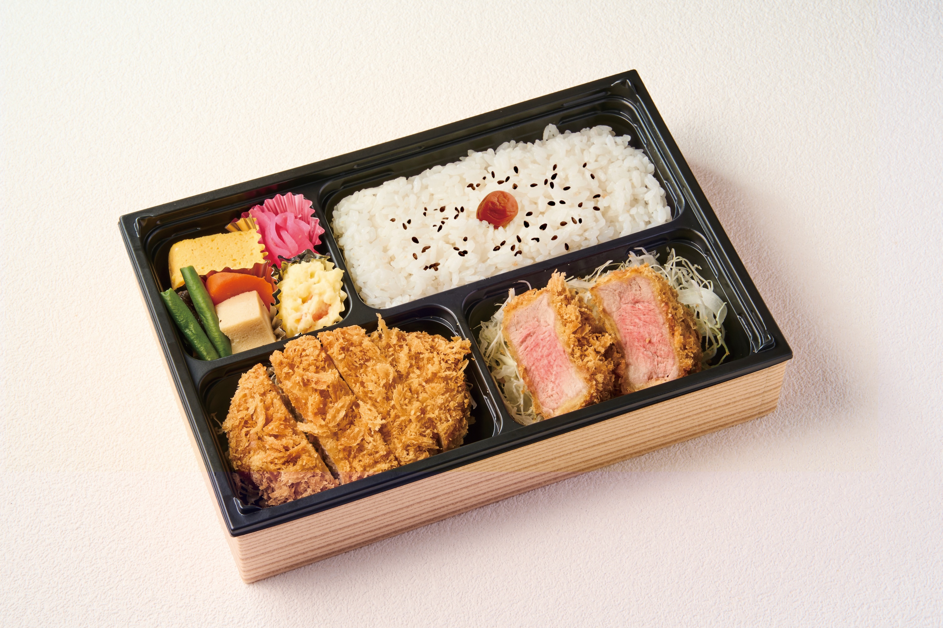 ロースカツと上ヒレカツ弁当の画像