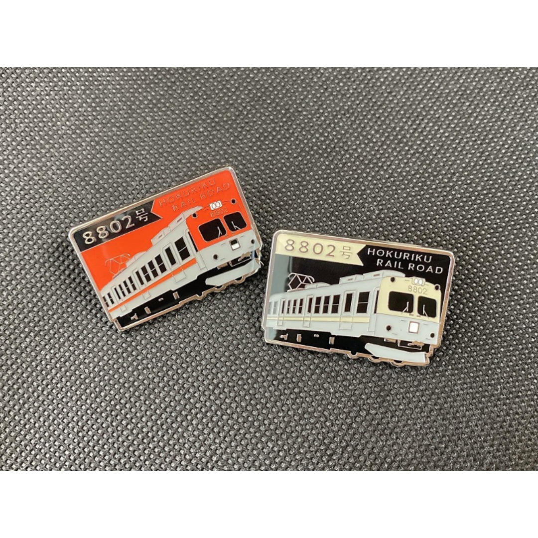8802号ピンバッジの画像
