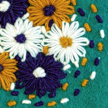 フェルトポーチ（ブーケ刺繍）グリーン画像