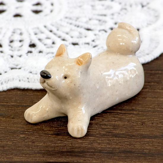 豆屋　箸置き（秋田犬　白　ふせ）の画像