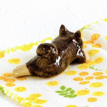 豆屋　箸置き（柴犬　ゴマ　ふせ）の画像