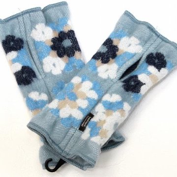 ラシクモア　ハンドウォーマー（クロッシェ）ライトブルーグレーの画像