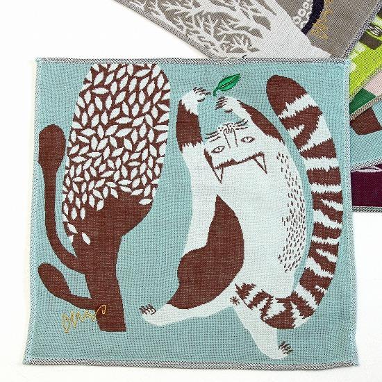 moritaMiW　３重ガーゼハンカチ（公園の大きな樹のネコたち）の画像