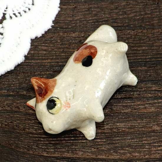 豆屋　箸置き（仔ねこ　ミケ　よこ）の画像