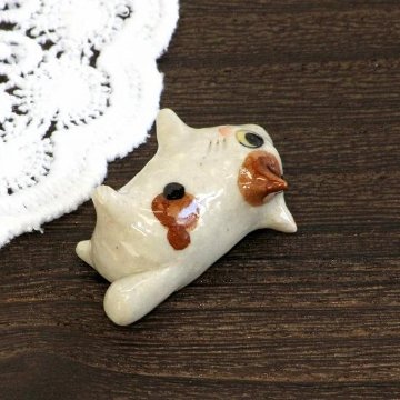 豆屋　箸置き（仔ねこ　ミケ　よこ）の画像