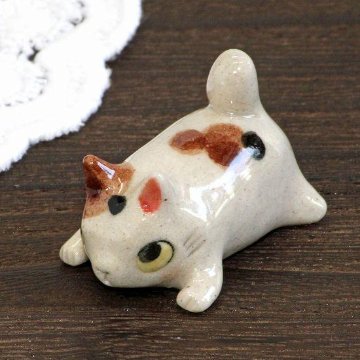 豆屋　箸置き（仔ねこ　ミケ　ふせ）の画像