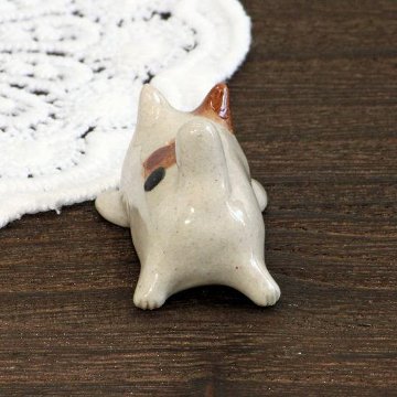 豆屋　箸置き（仔ねこ　ミケ　ふせ）の画像