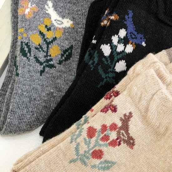 あなたに優しい靴下（花柄とトリ）の画像